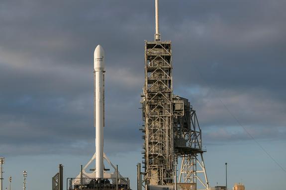 Трамп поздравил Маска с успешным запуском ракеты-носителя Falcon Heavy