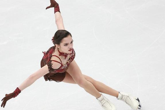 Медведева показала, как спортсмены прятали российский флаг