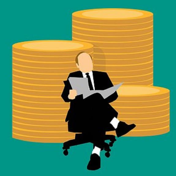 Стала известна средняя зарплата федерального чиновника в России