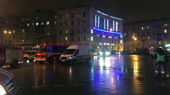 В Москве в ДТП на Волгоградском проспекте попали BMW, Chrysler и еще 2 машины
