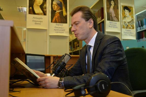 Владимир Бурматов озвучил книгу по биологии и экологии