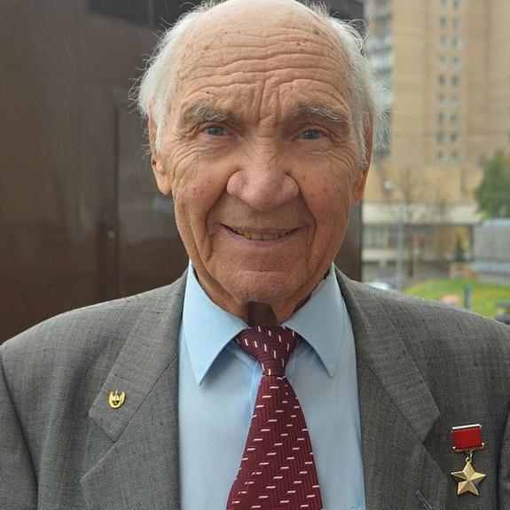Умер летчик-испытатель, герой СССР Георгий Мосолов