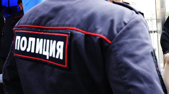 В одну из столичных школ ворвался пьяный мужчина с топором