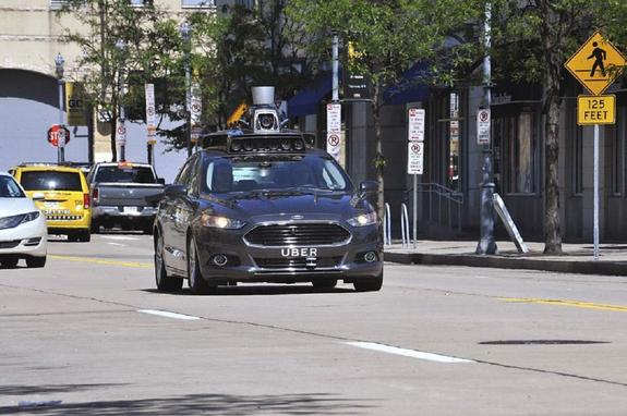 Беспилотный автомобиль впервые сбил пешехода