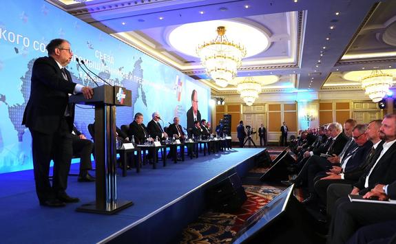 Российские олигархи против Путина