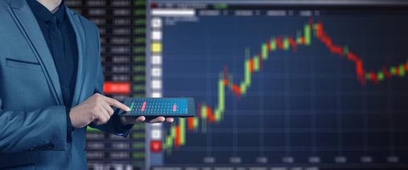 Курс евро 9 апреля превысил 73 рубля, курс доллара поднимался до 60 рублей