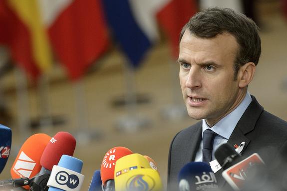 Макрон заявил, что приедет в Москву этой весной