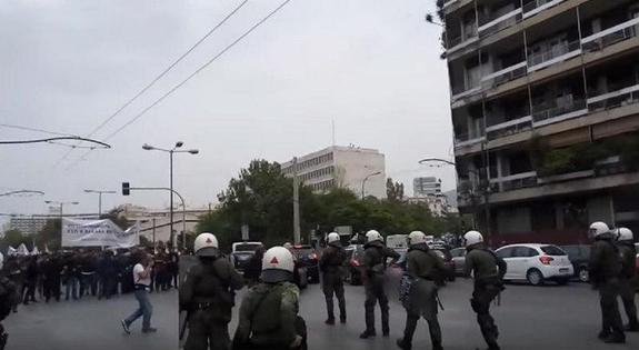 В Греции митингующие против ударов по Сирии "напали" на Трумэна