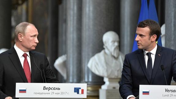 Президент Франции Эммануэль Макрон заявил, что он "ровня Путину"