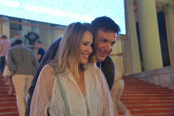 Ксения Собчак показала живот Максима Виторгана