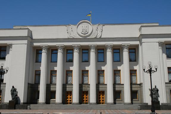 Машина депутата сбила митингующих у здания Верховной рады Украины