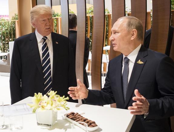 Жители Германии считают Трампа значительно опаснее Путина
