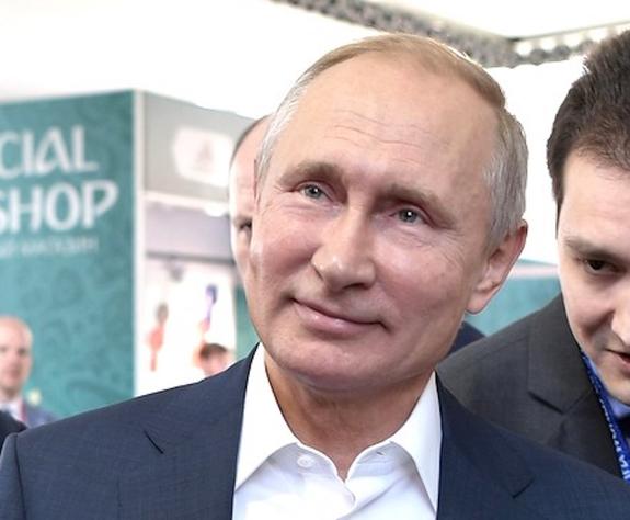 Путин передал Катару право провести следующий ЧМ