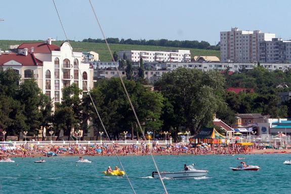 В Геленджике пляжи вновь открыли для купания
