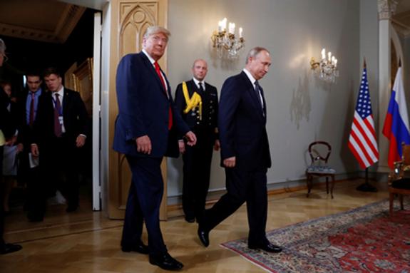 Путин на полчаса позже, чем ожидалось, прилетел в Хельсинки, а Трамп опоздал