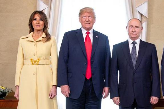 В сети обсуждают выражение лица Мелании Трамп после рукопожатия с Путиным