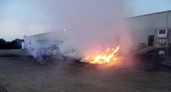 Самовоспламеняющиеся чипсы пришлось утопить после второго пожара на заводе США