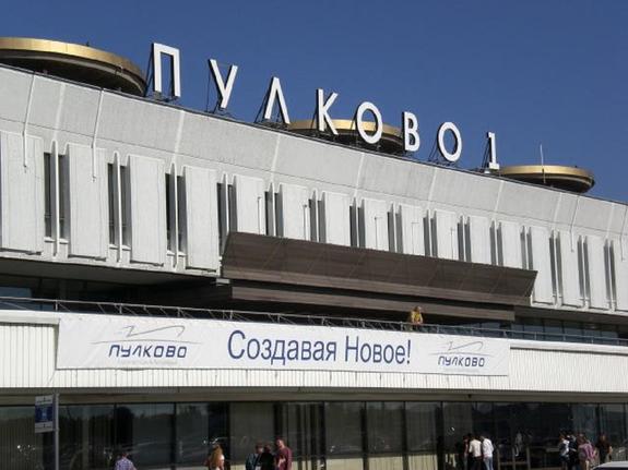 В Пулково самолет задел крылом пожарную машину