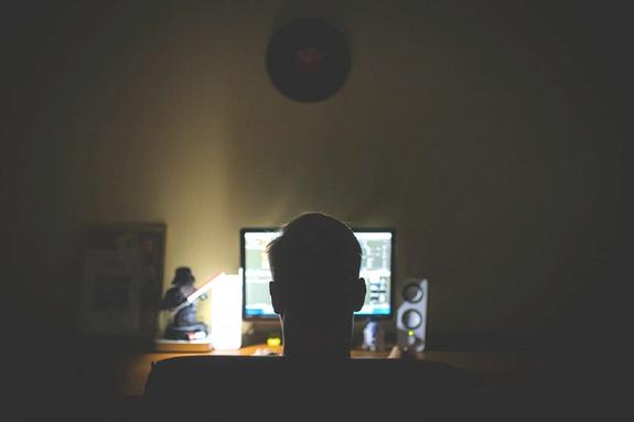 Ученые рассказали, чем опасна работа по ночам