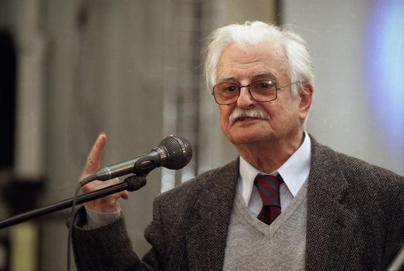Кинорежиссер Марлен Хуциев госпитализирован в Москве