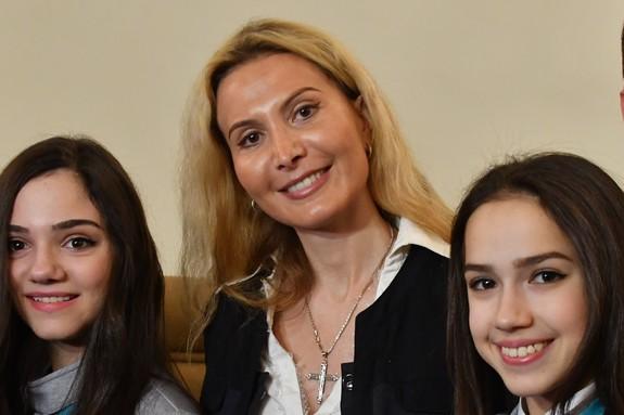 Тутберидзе опубликовала фото Медведевой с подписью: "Отпустили, но сохранили"