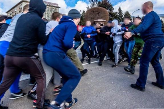 Латвия: начало «националистической» войны
