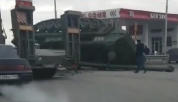 В Ингушетии на трассе перевернулась самоходная гаубица