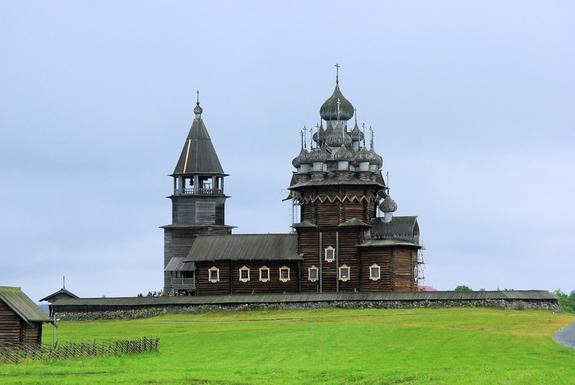 Пять популярных малых российских городов для путешествий весной
