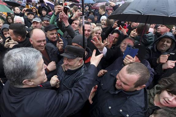 Депутат, сбежавший из Украины, назвал Порошенко психически больным