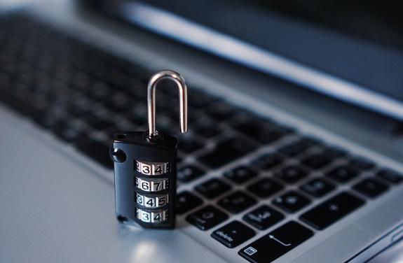 Неизвестные хакеры собираются продать информацию о полицейских и сотрудниках ФБР США