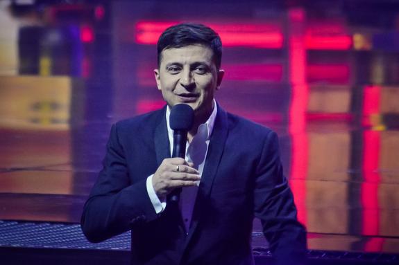 Видеообращение: Зеленский призвал Порошенко работать, а не бегать по телеканалам