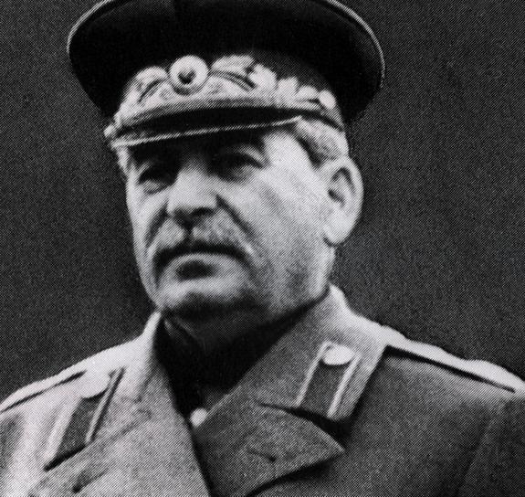 Опрос показал: все больше россиян стали с уважением относиться к Сталину