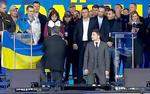 Экс-депутат Рады призвал Зеленского встать на колени не для "красивого кадра"