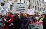 Правительство Латвии готово повысить зарплату учителям