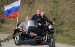 Как Аксёнов и Развожаев Путина с днём рождения поздравили