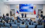 Когда муж губернатор Кемеровской области, грех не наградить  свою жену медалью «За служение Кузбассу»