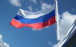 «Какой-то персонаж» поджег флаг РФ у посольства в Киеве 