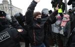 Омбудсмен Москалькова помогла родителям найти задержанного на незаконном протесте сына