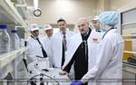Лукашенко подарил Путину на встрече в Сочи белорусские продукты - новинки