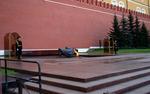 Ангела Меркель в Москве перед встречей с Владимиром Путиным возложила венок к Могиле Неизвестного Солдата