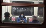 В столичном метро начали строже проверять наличие у пассажиров масок