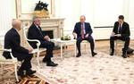 Песков ответил, почему Путин не носит маску: вокруг президента принимаются меры предосторожности