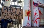 В Польше идейные хулиганы облили краской Посольство России
