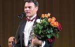 Родственники Евгения Дятлова узнали его в костюме Мухомора на шоу «Маска» по плечам