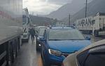 Россияне рассказывают о большой пробке возле пункта пропуска «Верхний Ларс» перед грузинской границей 