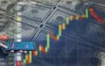 Bloomberg: Невиданное обесценивание доллара перевернуло политику США