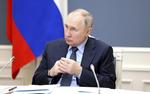 Путин признался, что не пристегнулся во время поездки по Мариуполю на всякий случай, чтобы можно было быстро покинуть машину
