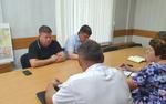 Замгубернатора Станислав Мошаров встретился в Симе с родителями убитой девочки
