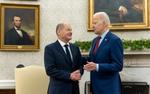 Байден обсудил с Шольцем помощь Украине и ситуацию на Ближнем Востоке