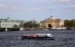 Прогулочные теплоходы начали курсировать на Неве